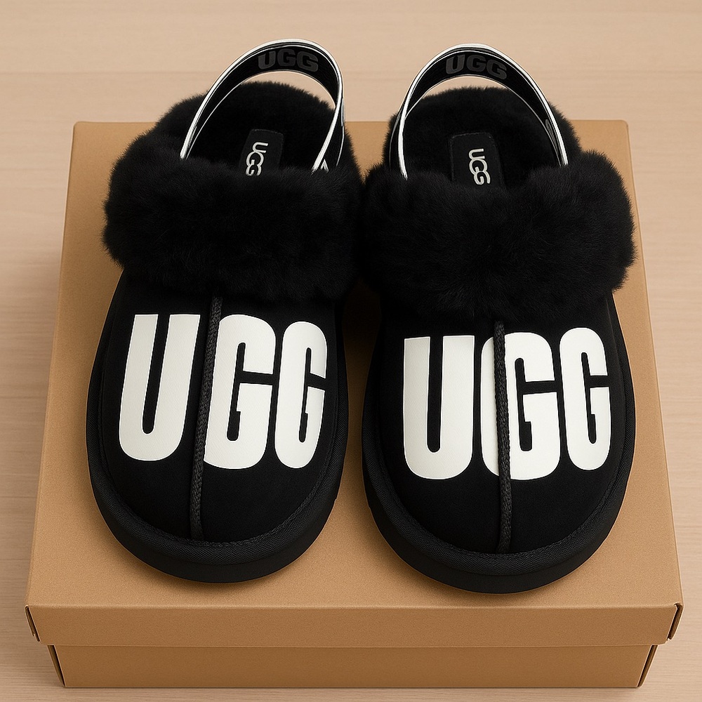 UGG FUNKETTE CHOPD BLACK SLIPPERS - WOMEN'S
UGG Maxi Slide Logo Slippers